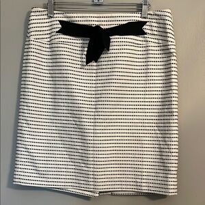 NWT LOFT White and Black Pencil Skirt with Black Bow Size 10